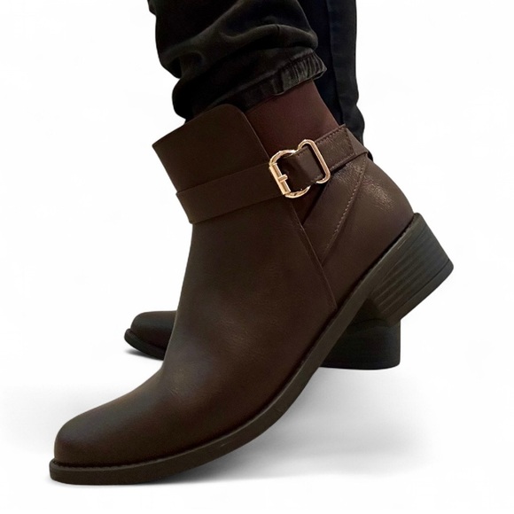 TOP Moda Shoes - Brown Ankle Boots with Buckle